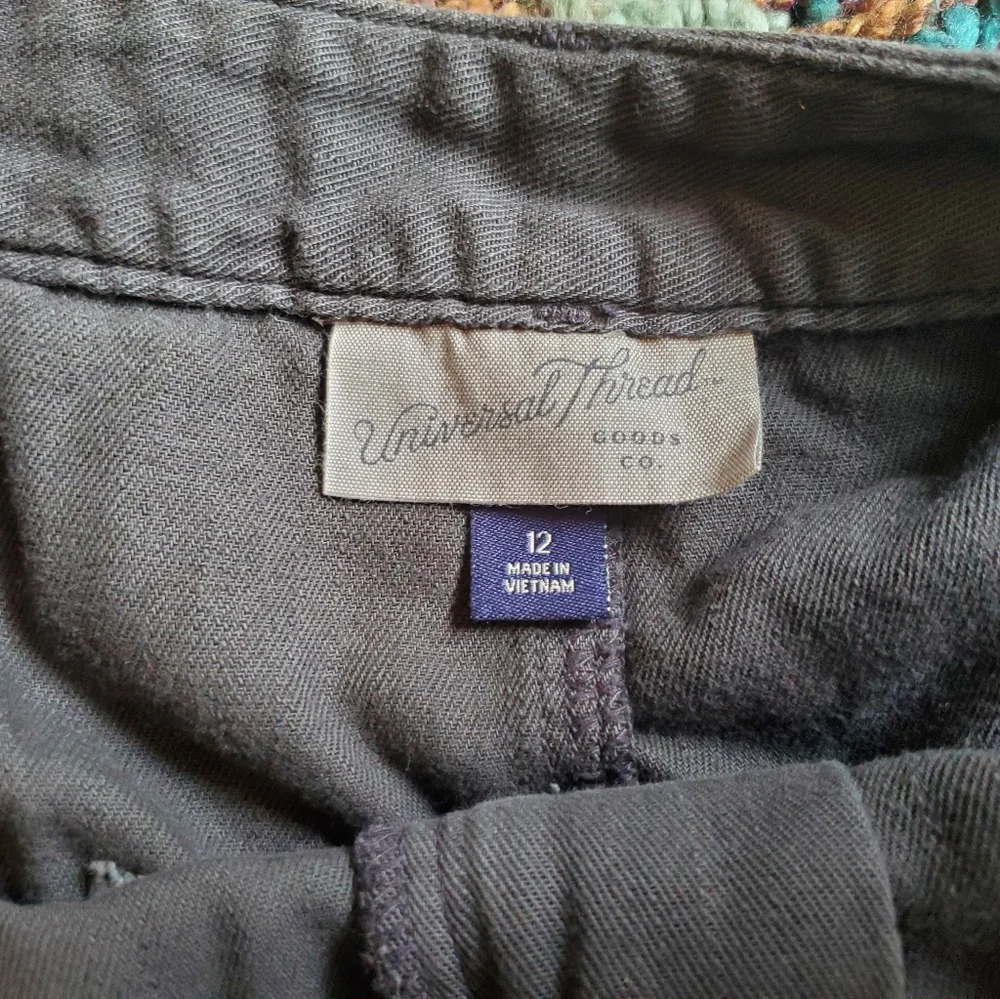Universal Thread Shorts - Picture 2 of 3
